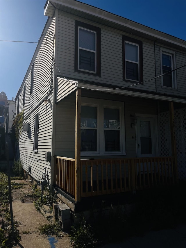 view of front facade with covered porch