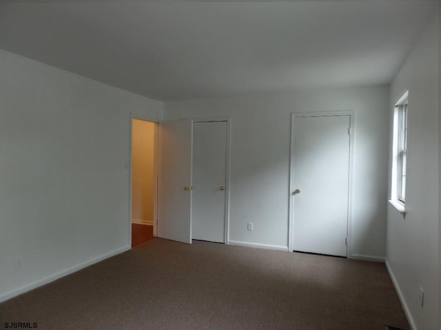 unfurnished bedroom featuring carpet floors