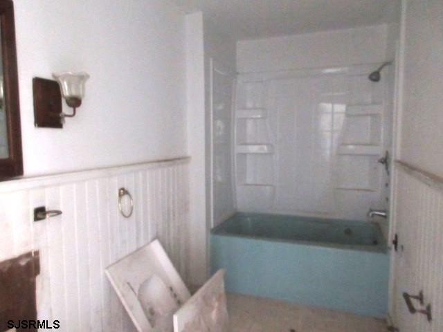 bathroom with shower / bathing tub combination