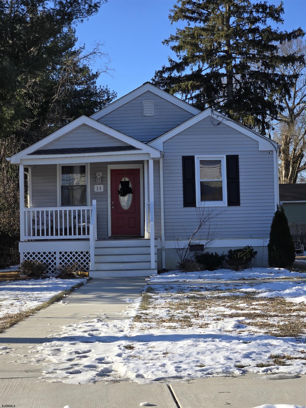 view of front of house featuring a porch