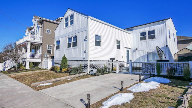 view of side of property featuring a balcony and a porch