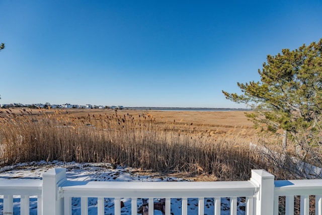 view of yard featuring a rural view