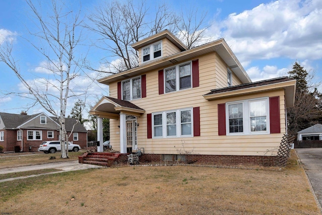 view of front of property featuring a front yard