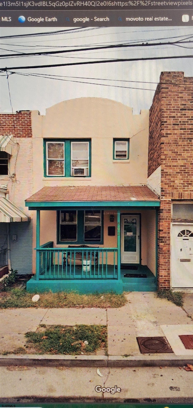 view of front of property featuring a porch