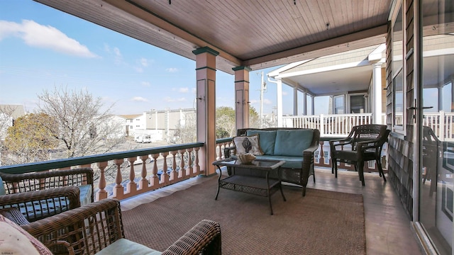 balcony featuring an outdoor hangout area