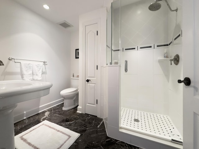 bathroom featuring toilet and a tile shower