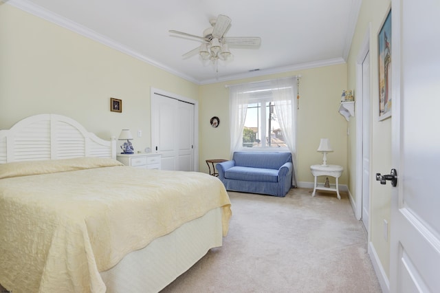 carpeted bedroom featuring ceiling fan, ornamental molding, and a closet