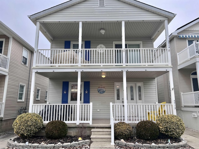 view of front facade featuring a porch