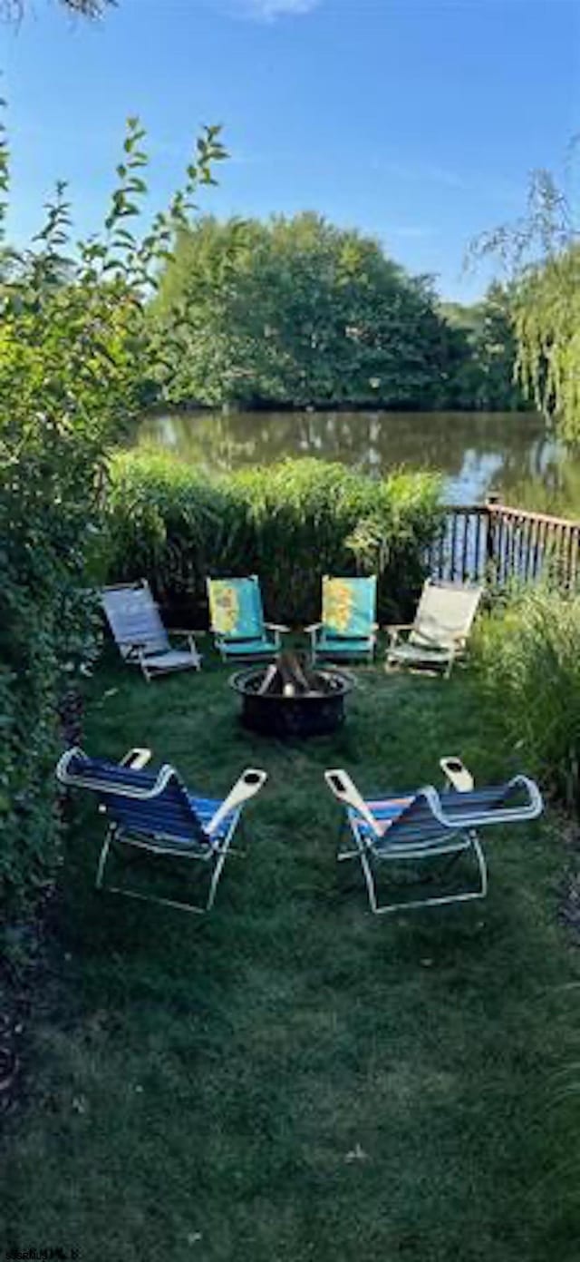 view of yard featuring a water view