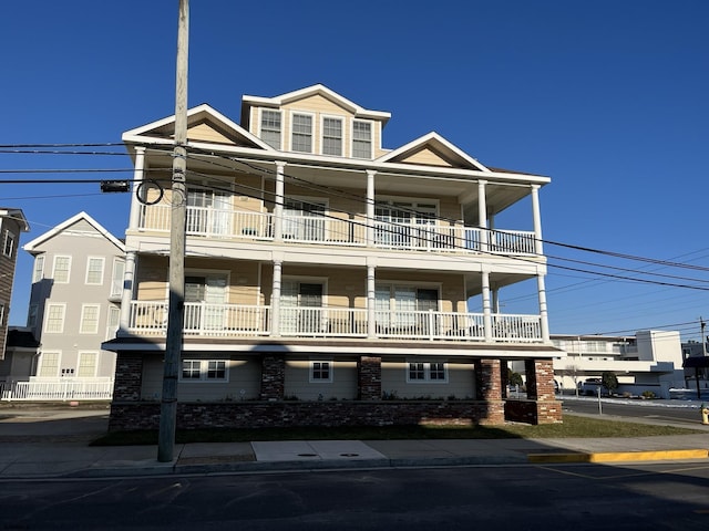 view of front of property with a balcony