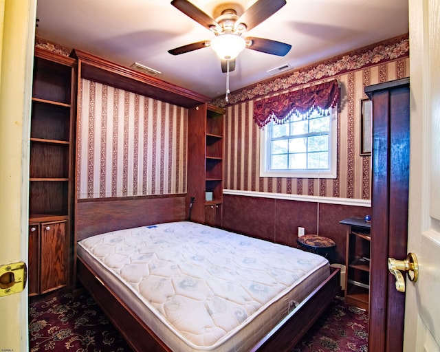 bedroom featuring ceiling fan