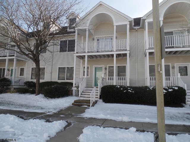 view of front of home with covered porch