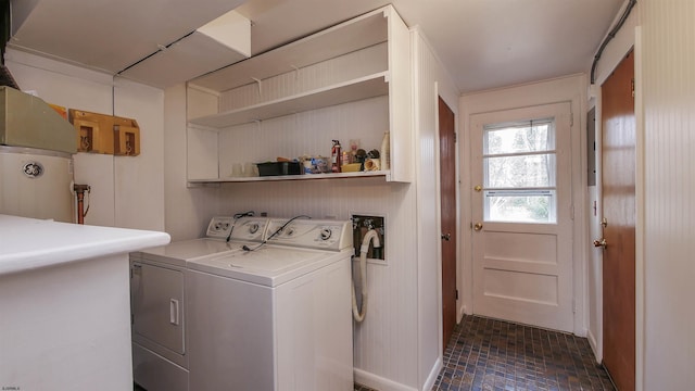 laundry room with washing machine and dryer