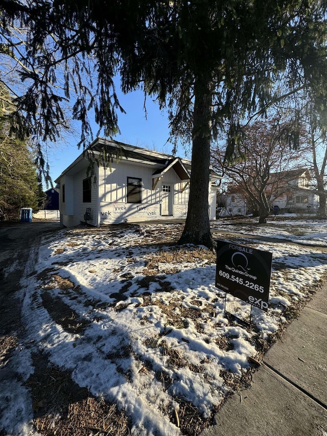 view of front of property