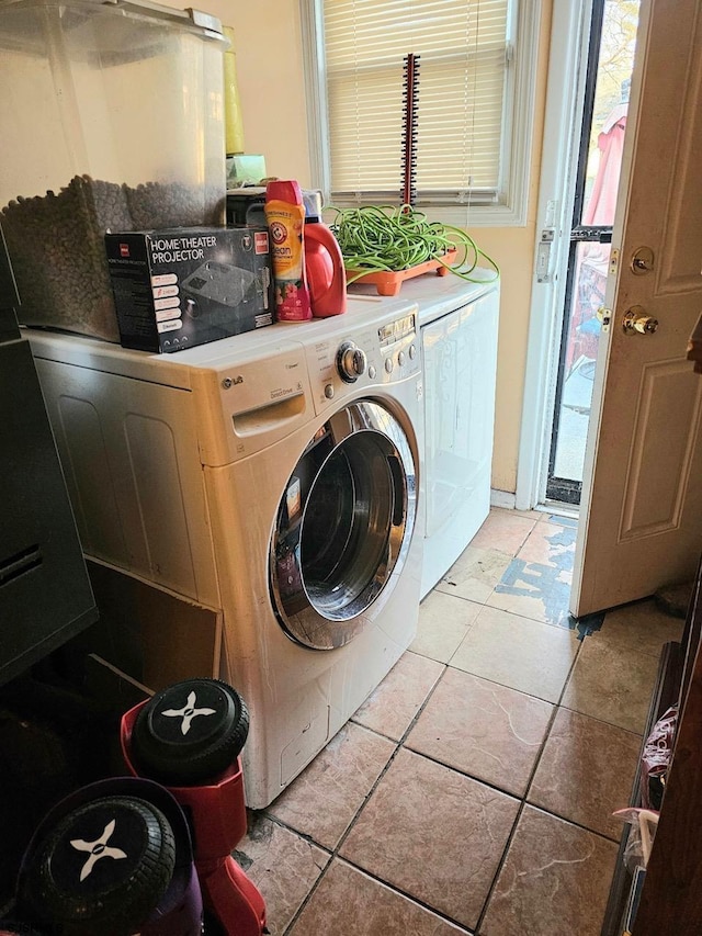 washroom featuring light tile patterned floors and washer and clothes dryer