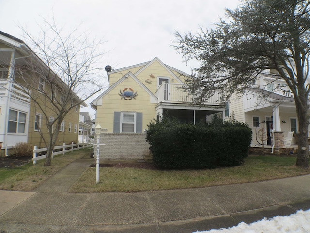 view of front of house with a balcony