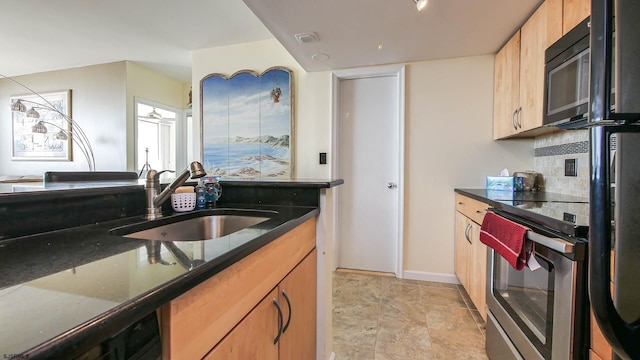 kitchen with sink, backsplash, light brown cabinetry, stainless steel electric stove, and dark stone counters