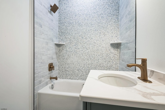 bathroom with vanity and tiled shower / bath