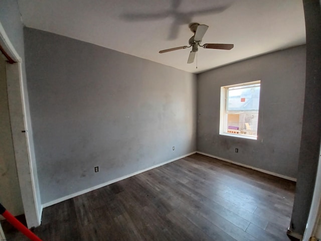 spare room featuring dark hardwood / wood-style floors and ceiling fan