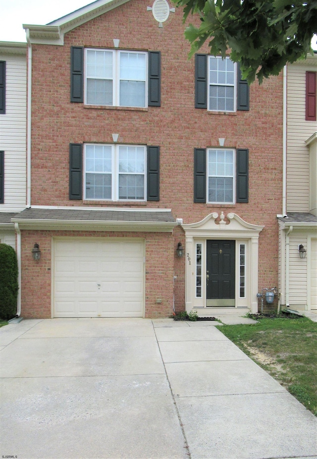 townhome / multi-family property featuring a garage