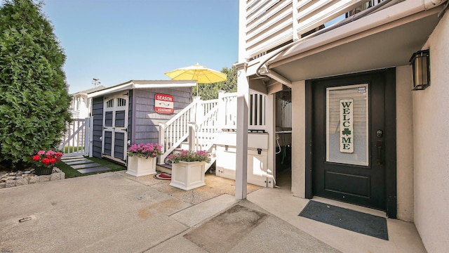 property entrance featuring a patio area