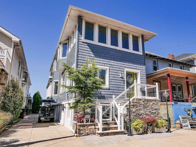 view of front facade featuring a garage