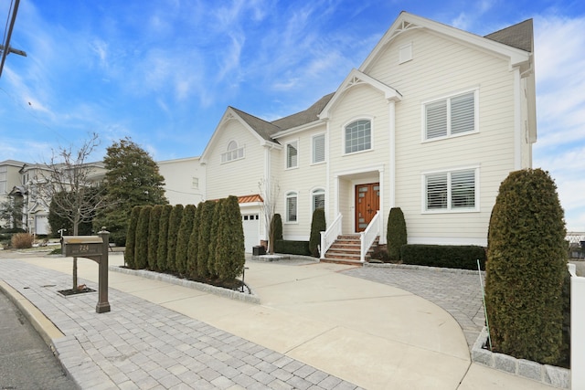 view of front property featuring a garage