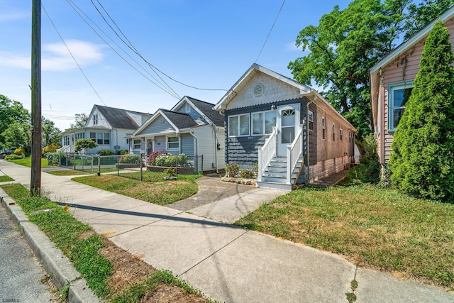 bungalow featuring a front yard