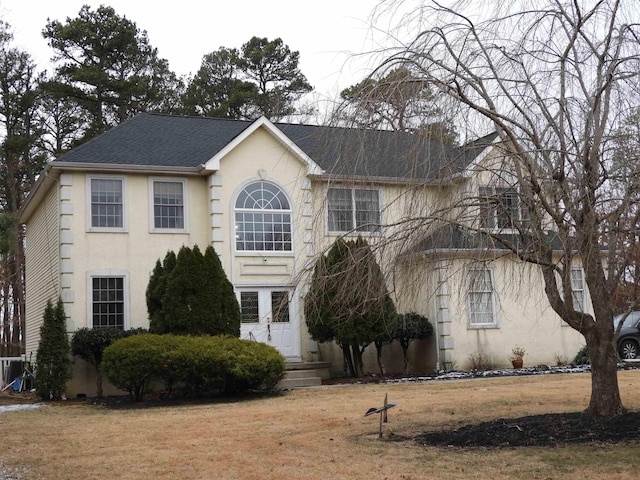 view of front of home featuring a front lawn