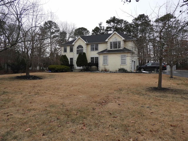 front facade featuring a front yard