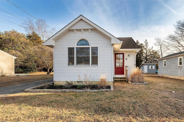 bungalow-style home featuring a front yard