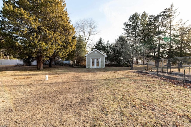 view of yard with an outdoor structure