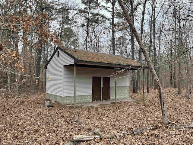 view of outbuilding