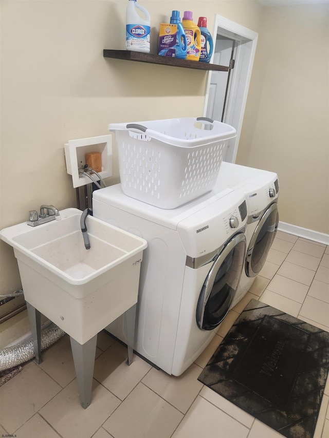 washroom featuring light tile patterned flooring and washing machine and clothes dryer