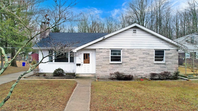 view of front facade with a front yard