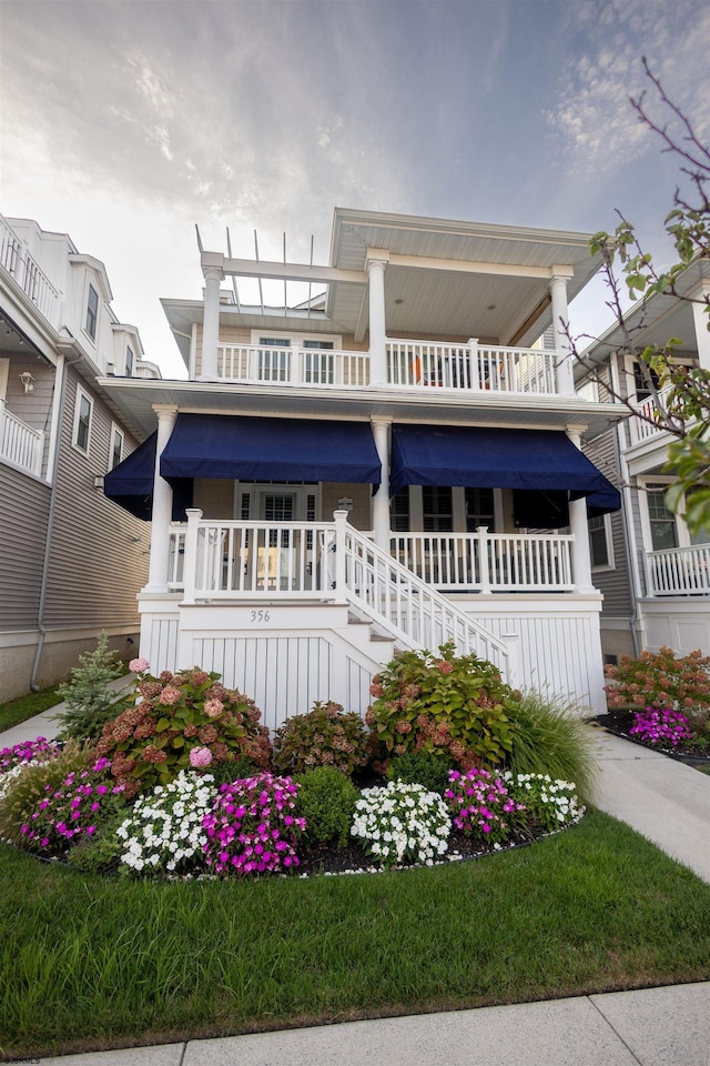 view of front of house with covered porch