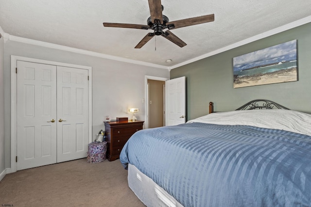 bedroom featuring ceiling fan, ornamental molding, a textured ceiling, light carpet, and a closet