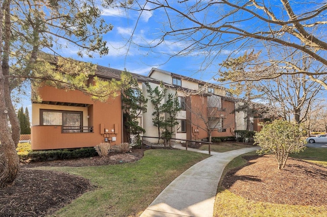 exterior space featuring a lawn