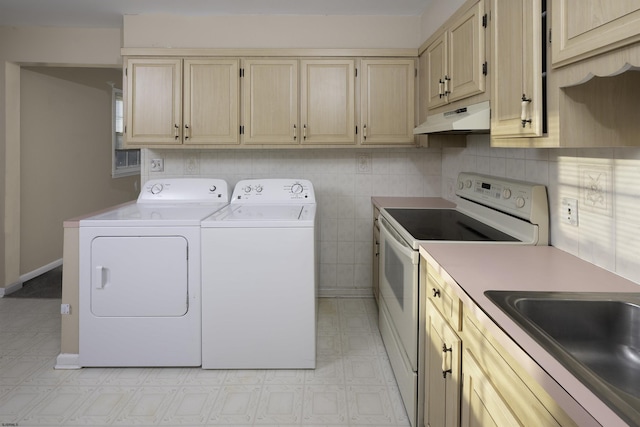 washroom featuring sink and washer and clothes dryer