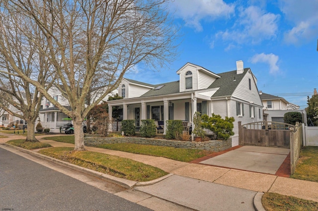 view of front of property with covered porch and a front lawn