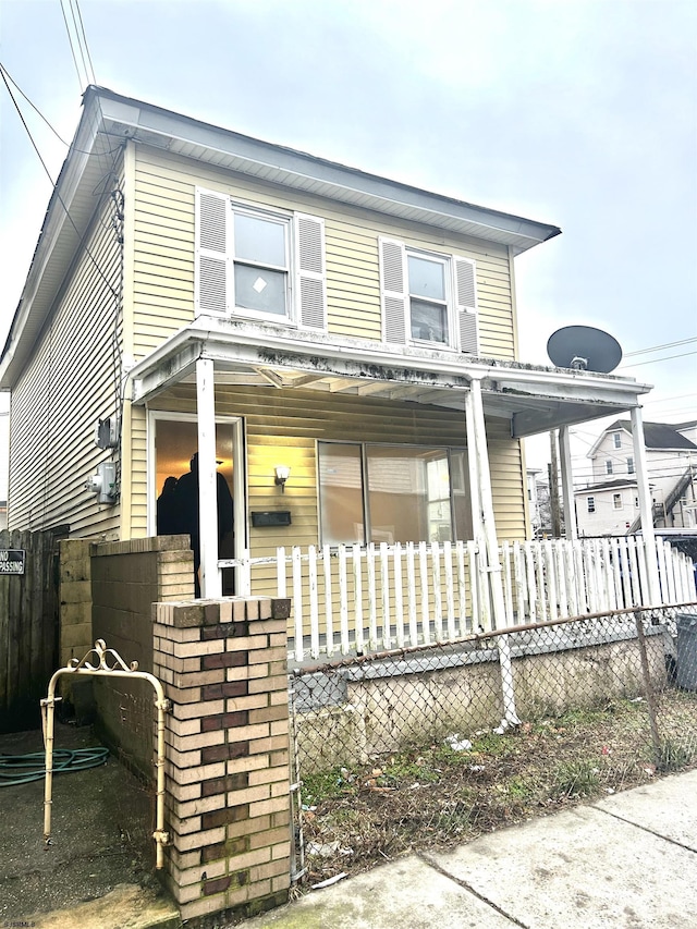 view of front facade featuring a porch