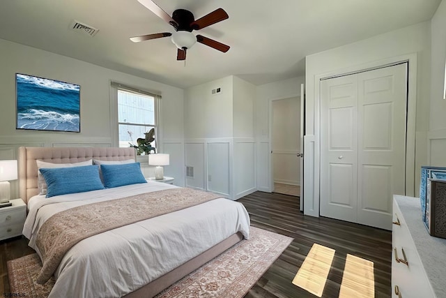 bedroom featuring dark hardwood / wood-style floors, ceiling fan, and a closet