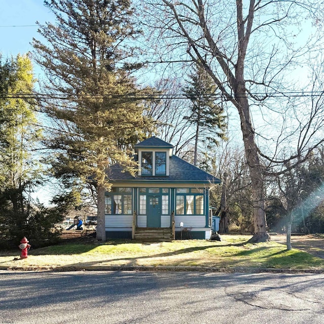 view of front of house with a front yard