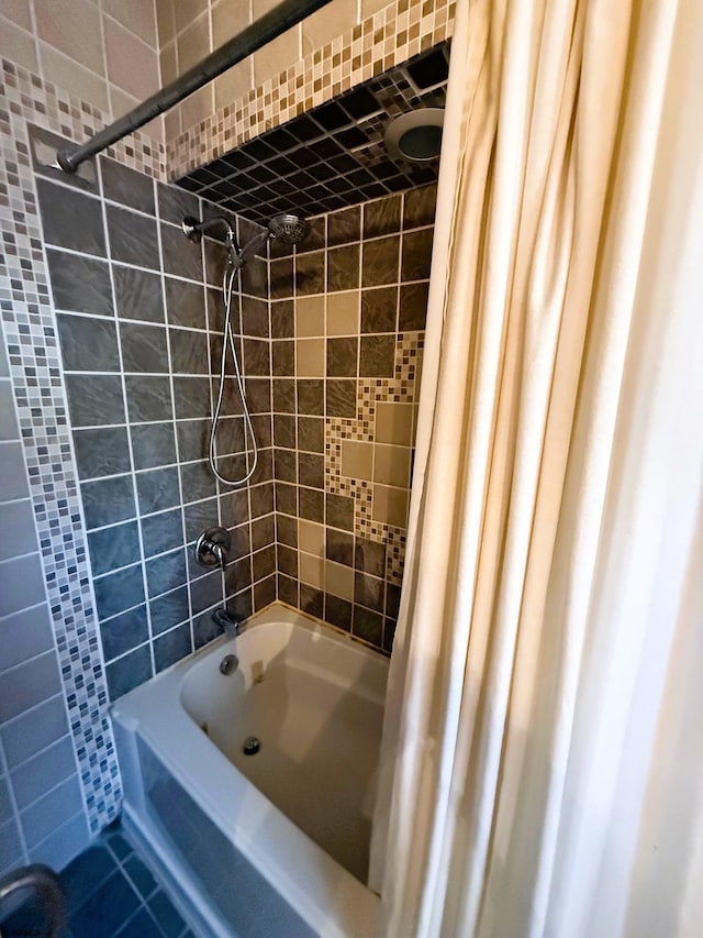 bathroom featuring shower / tub combo