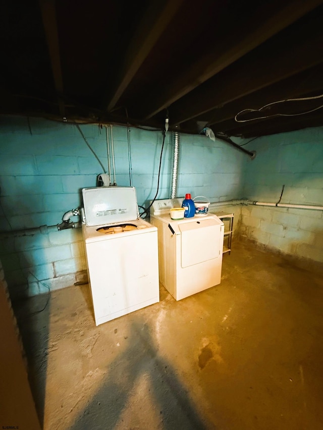 basement featuring washer and clothes dryer