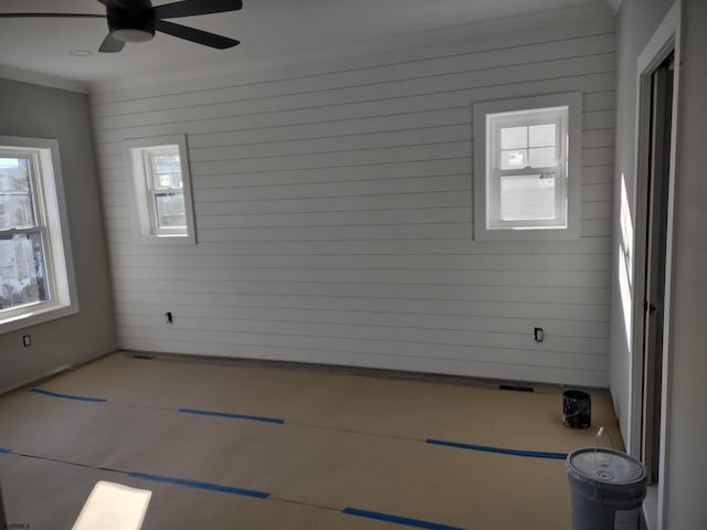 exterior space with ceiling fan