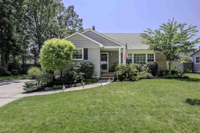 view of front of property with a front yard