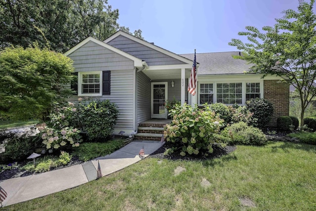 view of front of property with a front yard