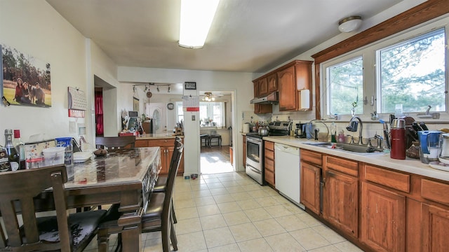 kitchen with stainless steel electric range oven, sink, light tile patterned floors, ceiling fan, and white dishwasher