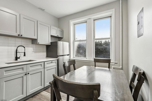 dining area featuring sink and light wood-type flooring